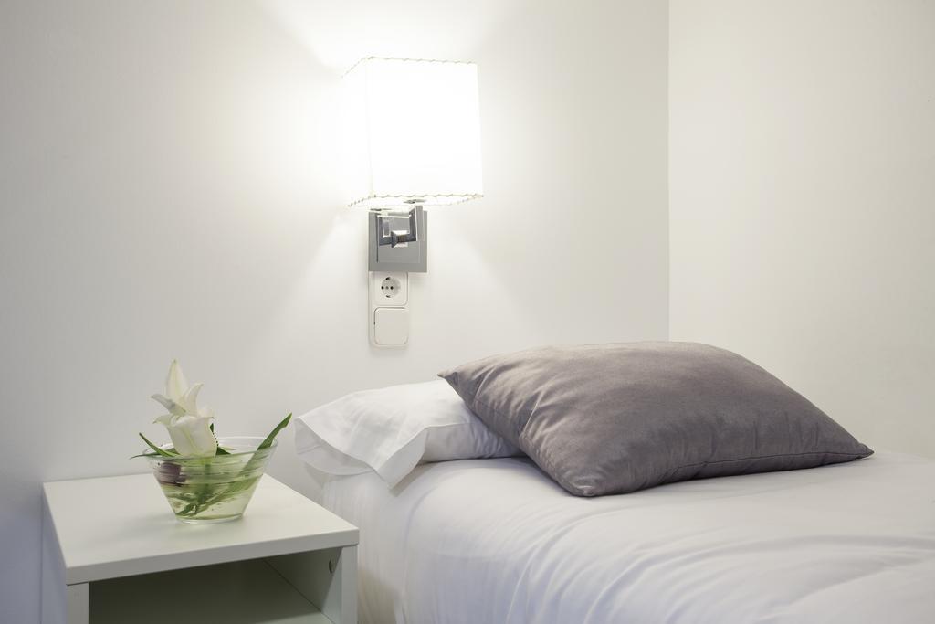 Triple With Private Bathroom In Gothic Gasthof Barcelona